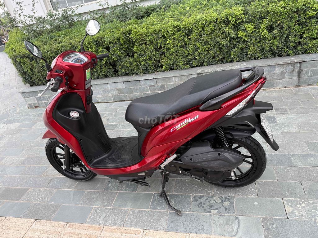 Kymco Candy Hermosa 2023 спортивная 1000 км красный