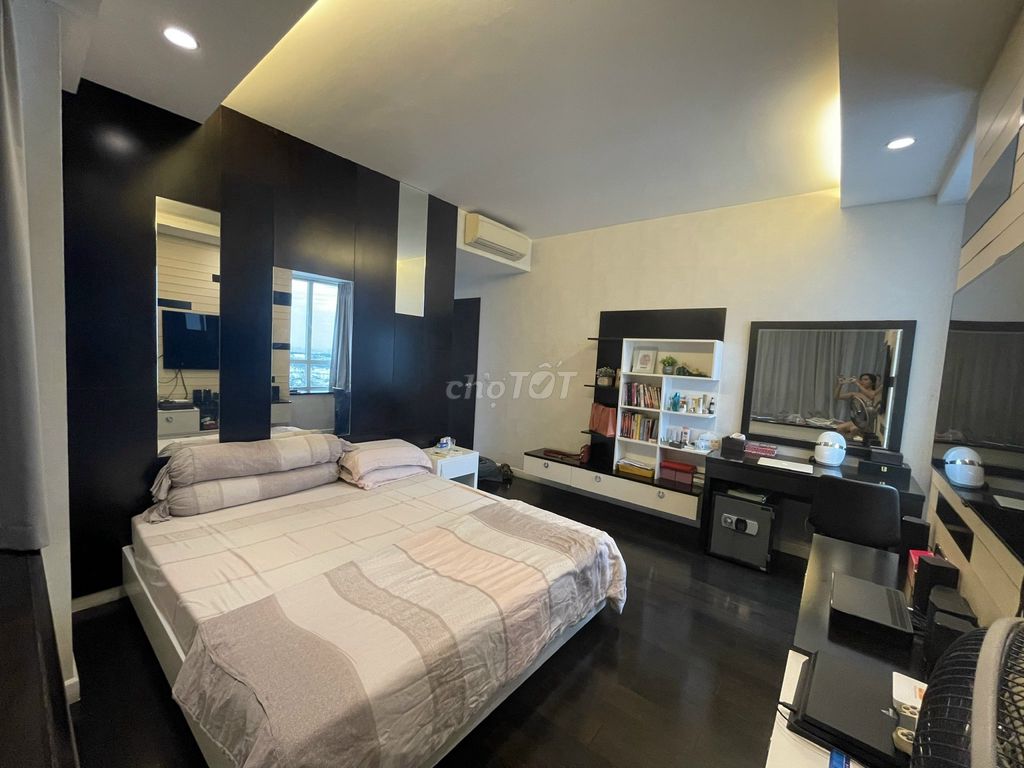 căn hộ Sunrise City South 3 phòng ngủ 162m2 có ban công, bán 8.3tỷ