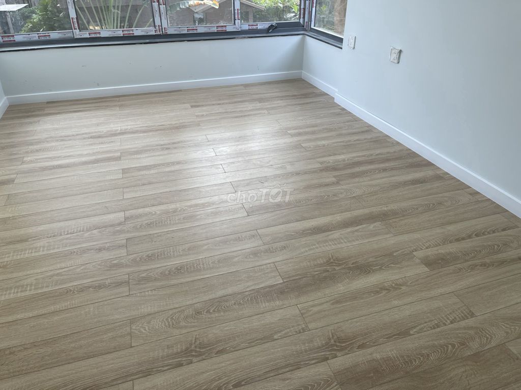SÀN GỖ KHÁNG NƯỚC - LÁT SÀN NHÀ Ở, VĂN PHÒNG. Mua bán Nội thất, đồ gia dụng khác tại Quận Bình Tân Tp Hồ Chí Minh được đăng bởi Hoàng Phát Decor hình 1