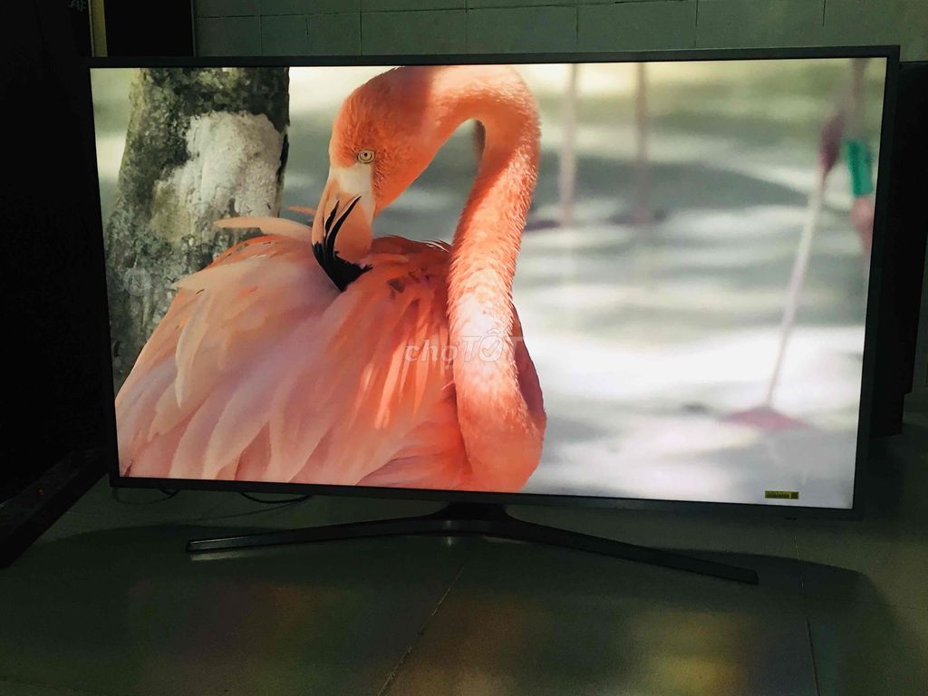 Smart Tivi Samsung 4K UA43MU6400 đẹp ko tỳ vết