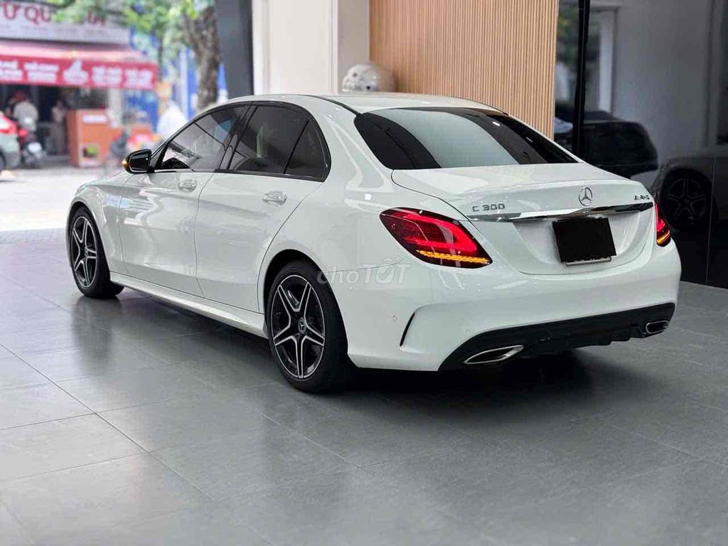 Mercedes Benz C Class 2019 C 300 AMG - 39000 km. Mua bán Ô tô tại Quận Tân Phú Tp Hồ Chí Minh được đăng bởi Xe Lướt Sài Gòn Miền Nam hình 6