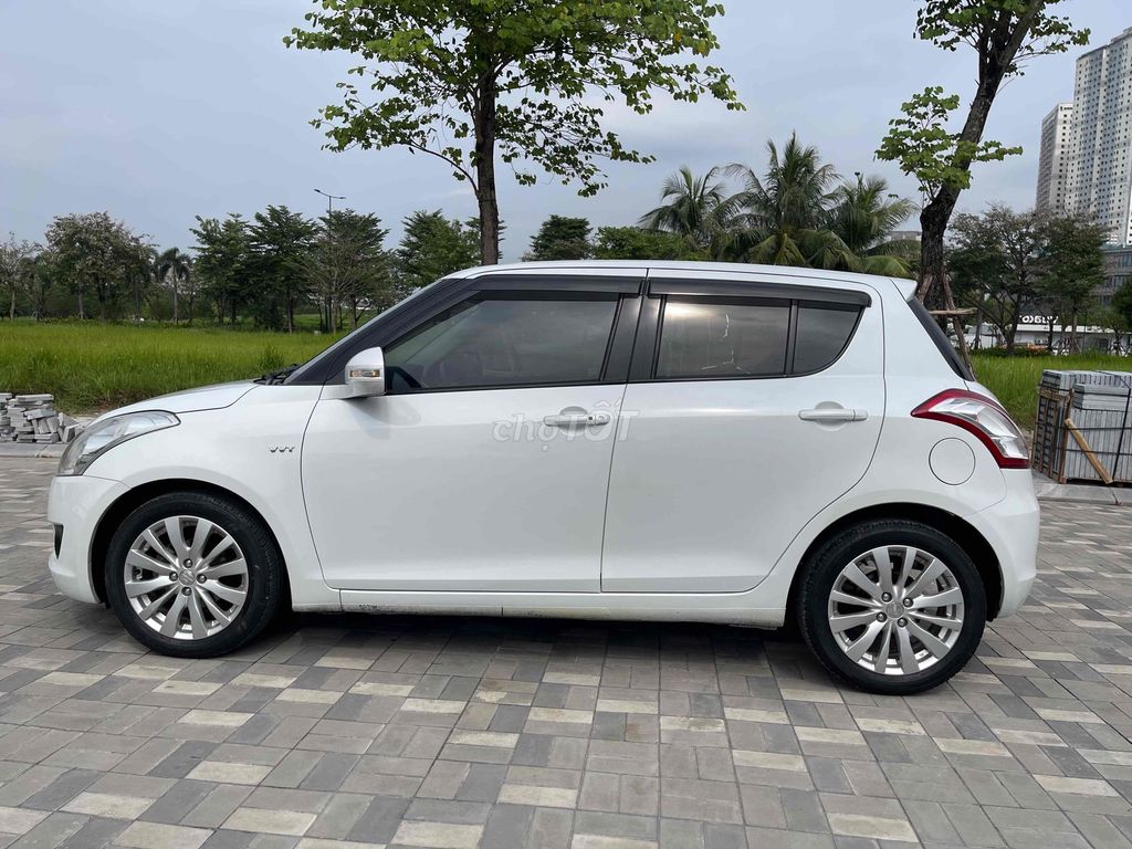 cần bán Suzuki swift 2016 AT xe đẹp xuất sắc. Mua bán Ô tô tại Quận Hoàng Mai Hà Nội được đăng bởi tran duc khien hình 4