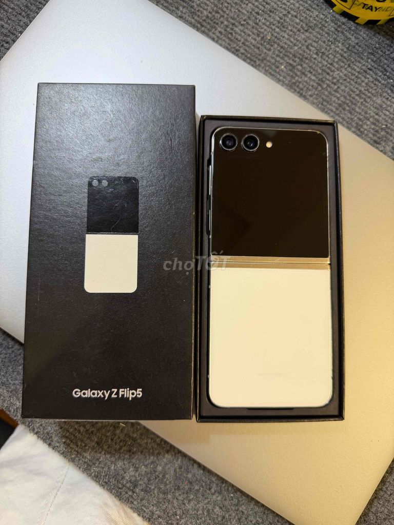 Samsung Z Flip5 256Gb Vàng Đã sử dụng. Mua bán Điện thoại tại Quận Cầu Giấy Hà Nội được đăng bởi Thanh Thoa hình 1