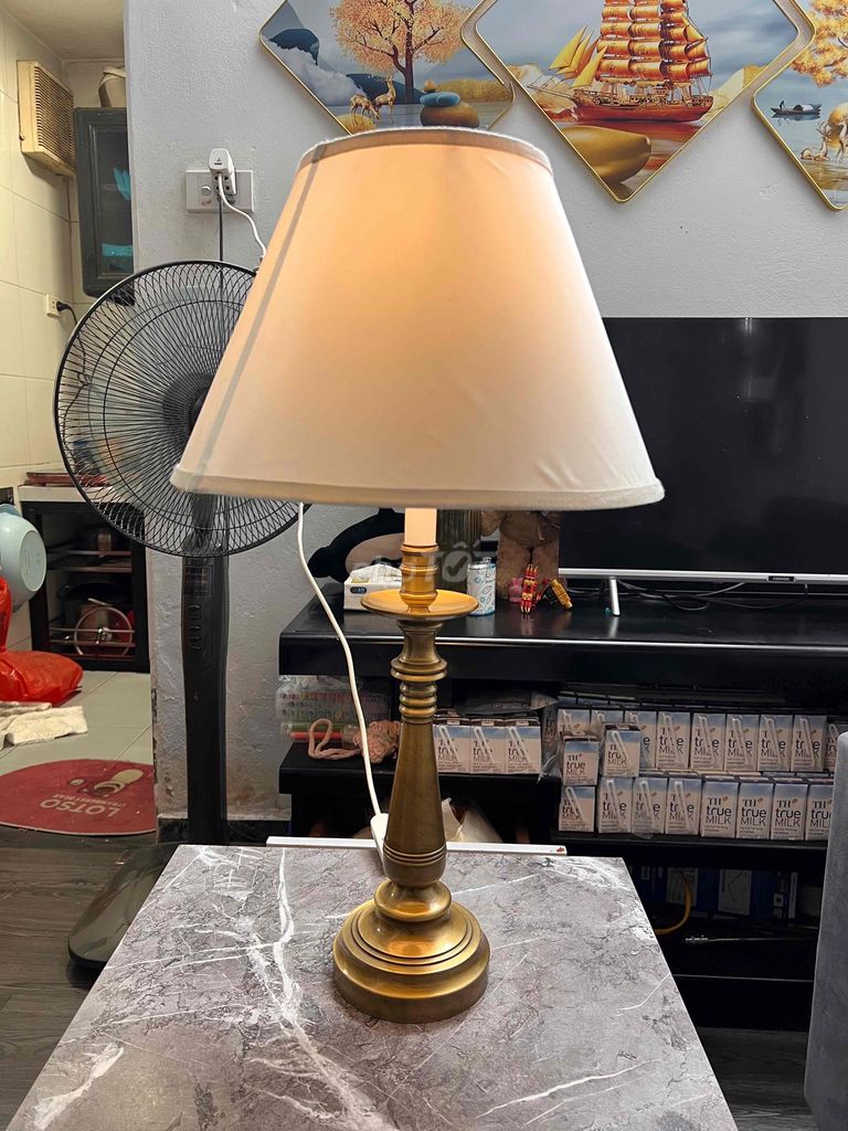 Đèn bàn Đồng nguyên chất. Mua bán Đèn tại Quận Tây Hồ Hà Nội được đăng bởi Quang Anh hình 1