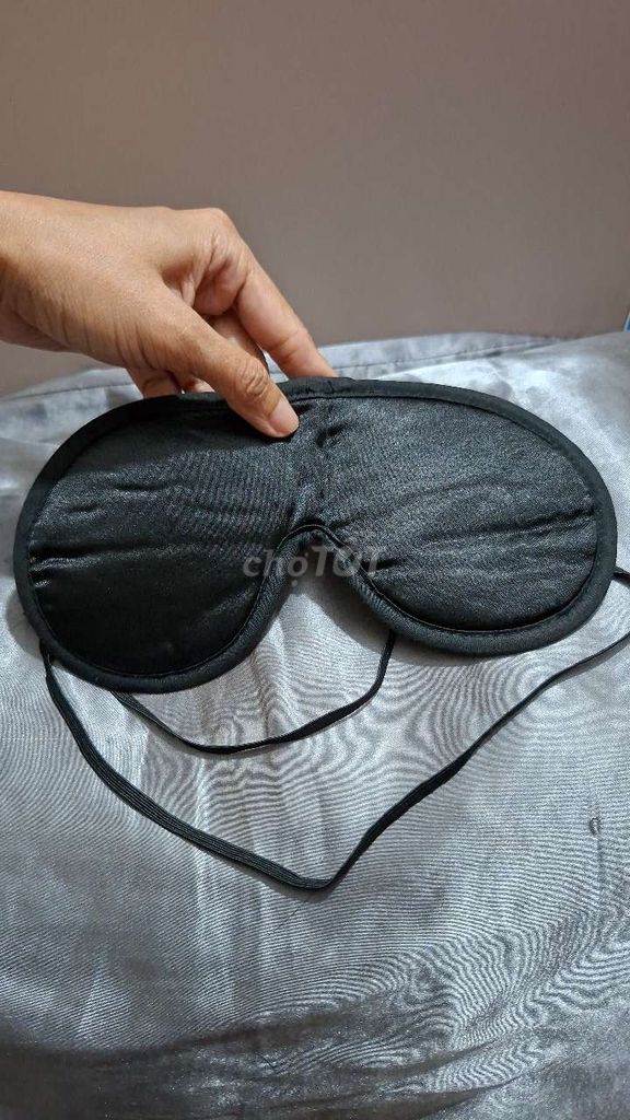 Bịt mắt ngủ Nhung Đen Mới 100%. Mua bán Nội thất, đồ gia dụng khác tại Quận 1 Tp Hồ Chí Minh được đăng bởi Trinh hình 1