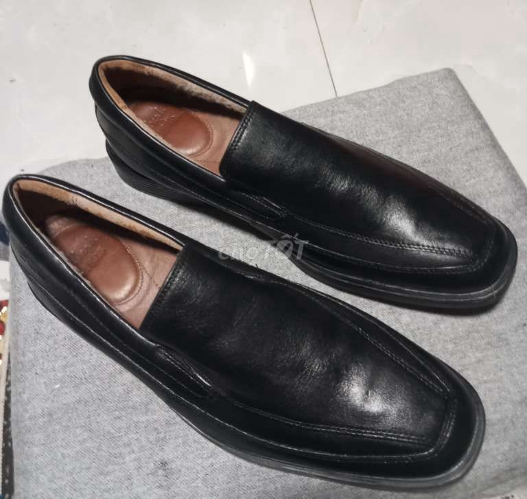 Giày da xỏ Clarks