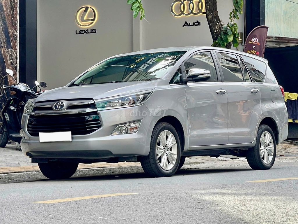 Toyota Innova 2017 2.0V cọp chỉ 55.000km full lsh. Mua bán Ô tô tại Quận 8 Tp Hồ Chí Minh được đăng bởi Trường Nguyễn Xe Sang hình 4