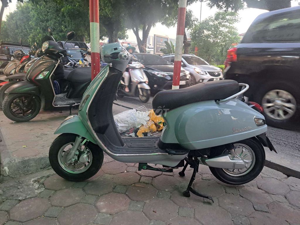 Xe máy điện Vespa màu Ghi. Mua bán Xe điện tại Quận Đống Đa Hà Nội được đăng bởi Thiên Hương hình 3