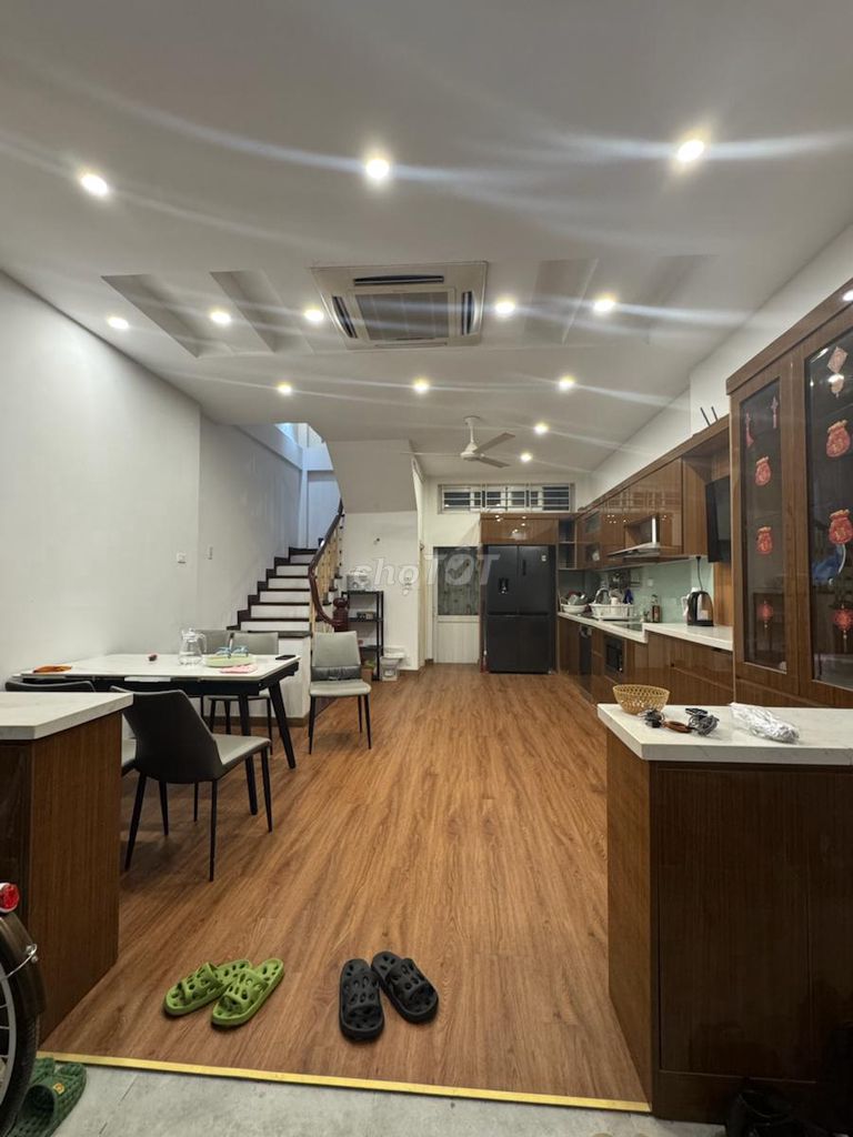 QUAN NHÂN 51M 5 TẦNG, NGÕ 3 MÉT MẶT HỒ...GIÁ CÒN THƯƠNG LƯỢNG 12,7 TỶ.. Mua bán nhà ở tại Quận Thanh Xuân Hà Nội được đăng bởi Nguyễn Đình Văn hình 4