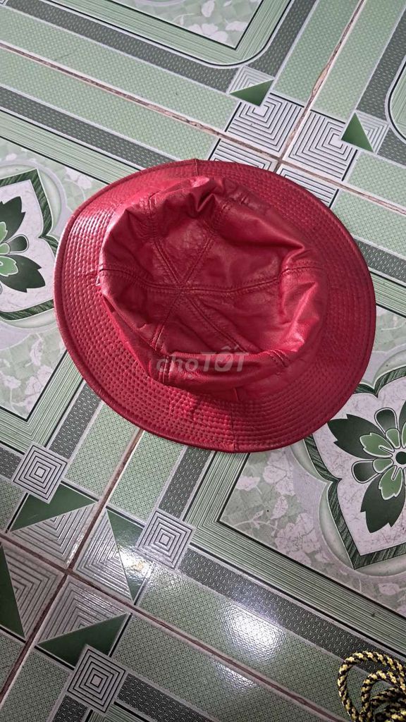 Mũ tai bèo da đỏ. Mua bán Phụ kiện thời trang khác tại Quận Tân Bình Tp Hồ Chí Minh được đăng bởi khanh le hình 1