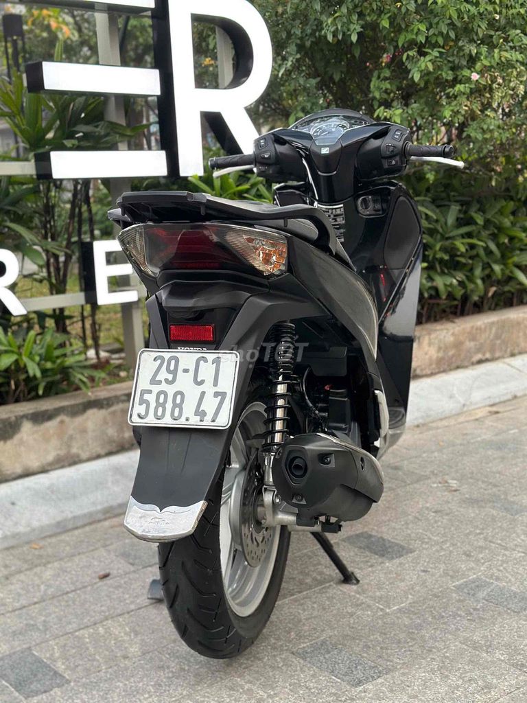 Cần bán SH 150 ABS 2018 màu đen cực đẹp, cực chất. Mua bán Xe máy tại Quận Đống Đa Hà Nội được đăng bởi Xe Máy Vượng Trung hình 4