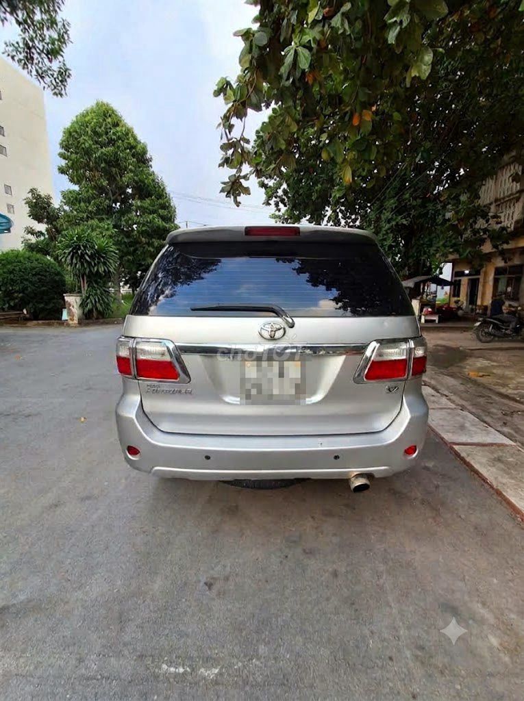 Toyota Fortuner 2.7G 2010 Бензин Автомат Серебристый