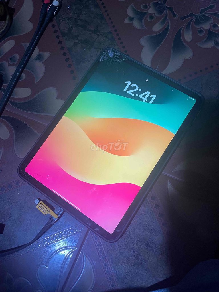 bán ipad pro 2 a2228 bể kính giá 1tr500k. Mua bán Máy tính bảng tại Quận Ngũ Hành Sơn Đà Nẵng được đăng bởi Lê Văn Lợi hình 1