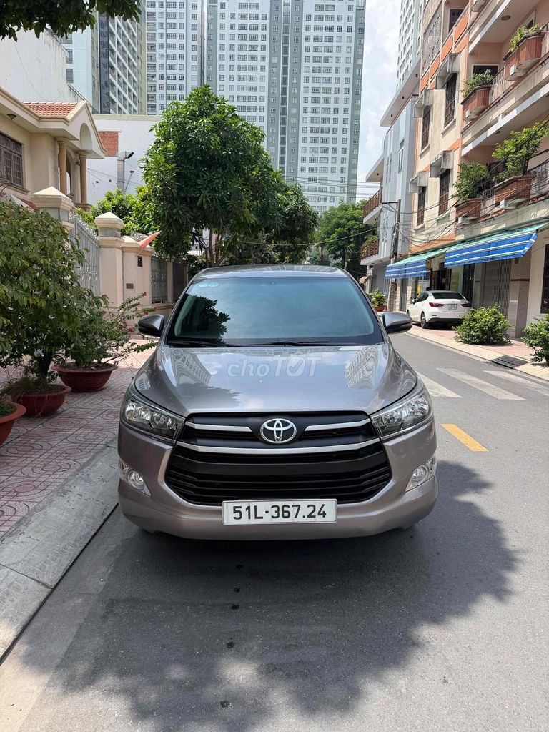 Toyota Innova 2018 МКПП золотистый 128126 км