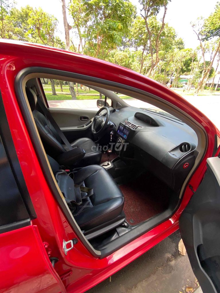 Toyota Yaris 2011 photo 2