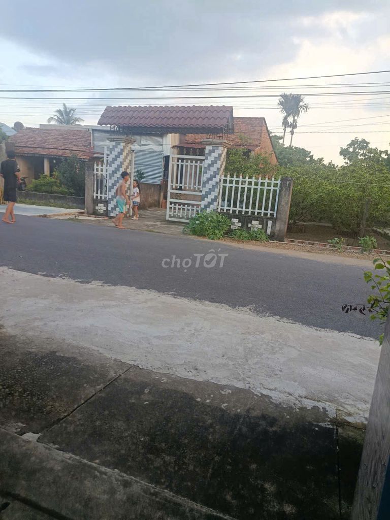 CHÍNH CHỦ CẦN BÁN ĐẤT THỔ CƯ CÓ NHÀ CẤP 4 TẠI MÊ PU
