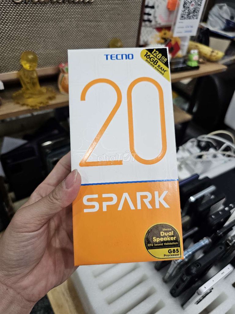 TECNO SPARK 20 TRẮNG FBOX 8/128 99% BH T9/25 MƯỢT