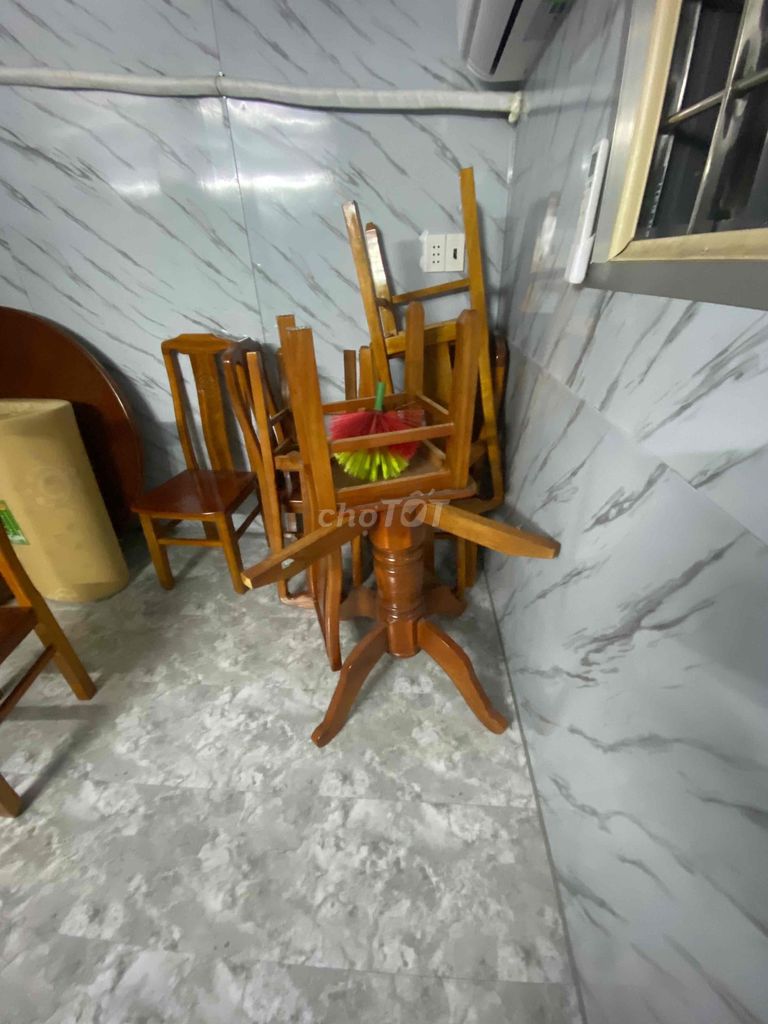 Bộ bàn ăn gỗ cổ điển màu Nâu. Mua bán Bàn ghế tại Quận Bình Tân Tp Hồ Chí Minh được đăng bởi nguyễn văn phúc hình 1