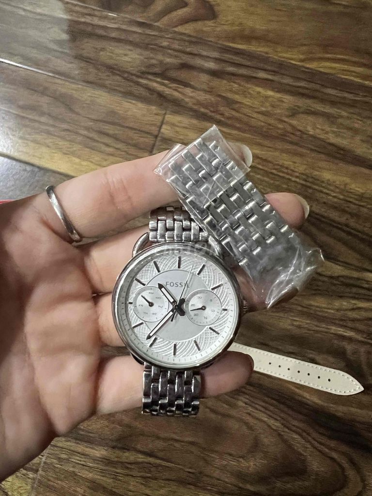 Đồng hồ đeo tay Fossil dây kim loại