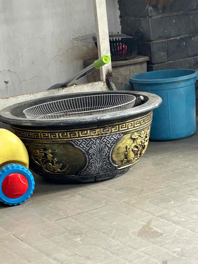 Chậu cảnh Xi măng 70cm Đen, vàng, bạc. Mua bán Cây cảnh, đồ trang trí tại Quận Liên Chiểu Đà Nẵng được đăng bởi Hưng hình 1