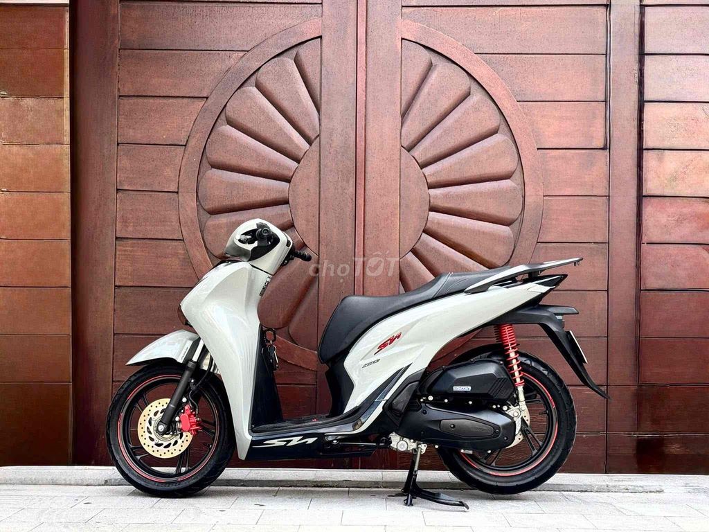 Honda SH 160 ABS 2023 Trắng 8000km. Mua bán Xe máy tại Quận Cầu Giấy Hà Nội được đăng bởi Tuấn Việt Motor hình 1