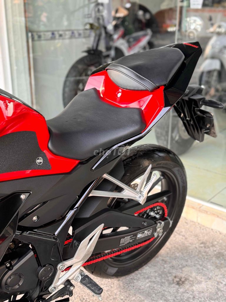 Honda CBR150R ABS 2025 Đỏ đen 3000 km. Mua bán Xe máy tại Quận Bình Tân Tp Hồ Chí Minh được đăng bởi Việt Motor Bình Tân hình 4