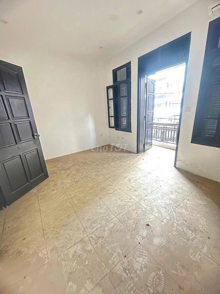 Cho thuê nhà ngõ 180 Hoàng Quốc Việt, 50M x 5 Tầng - mỗi tầng 2P+ 1 Wc - ảnh 3