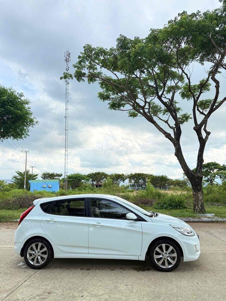 Hyundai Accent 2014 1.4 AT Hatchback - 5 km. Mua bán Ô tô tại Quận Liên Chiểu Đà Nẵng được đăng bởi phương bùi  hình 9