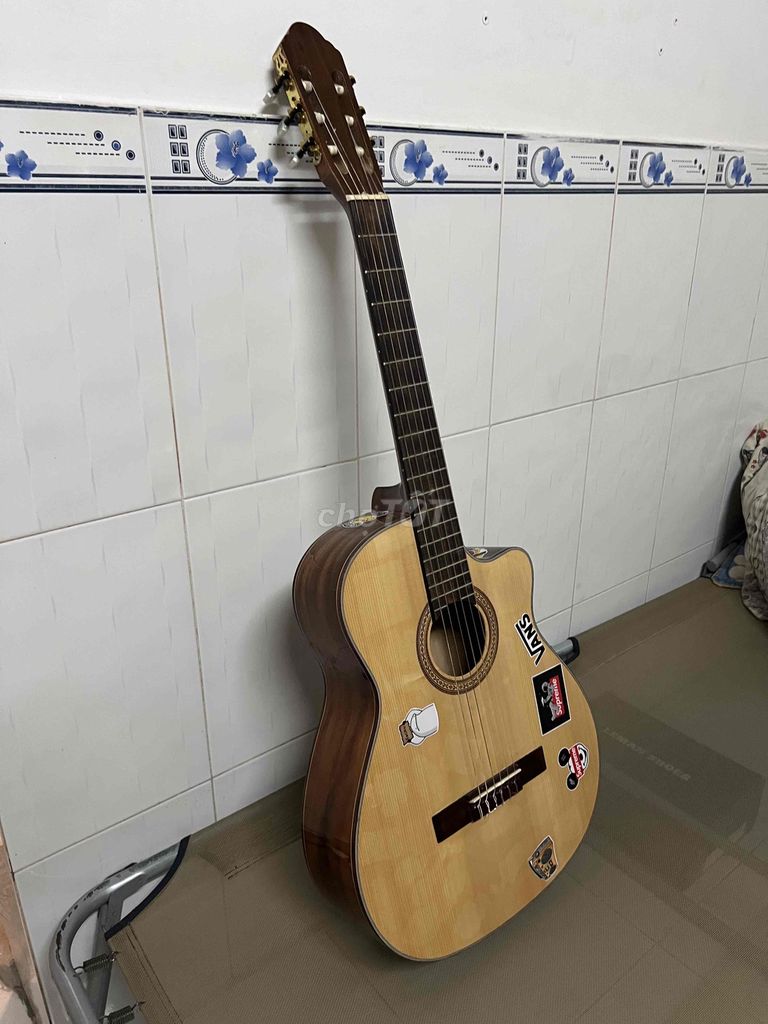 Đàn guitar classic. Mua bán Nhạc cụ tại Quận 12 Tp Hồ Chí Minh được đăng bởi Trương Quang Linh hình 1