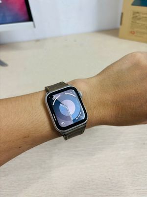 Apple Watch seri 4 40mm Nhôm trắng bản GPS. Mua bán Thiết bị đeo thông minh tại Quận Đống Đa Hà Nội được đăng bởi Hà Giang Đào