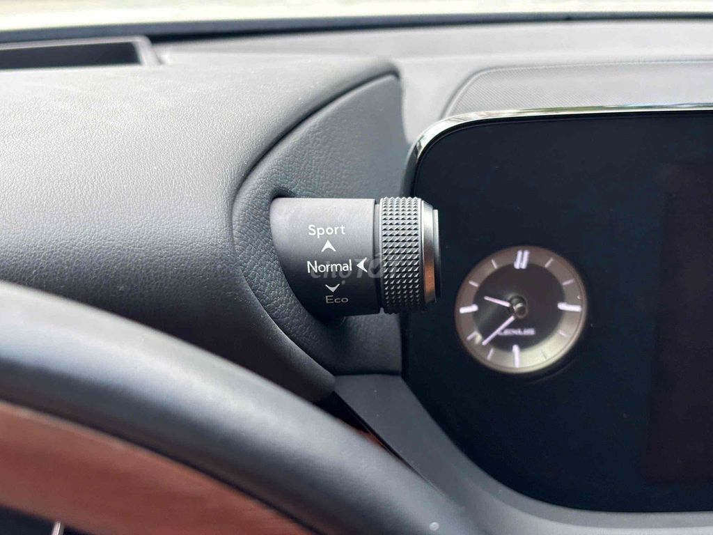 Lexus ES250 - 28000 km. Mua bán Ô tô tại Quận 8 Tp Hồ Chí Minh được đăng bởi Cửa hàng ô tô cũ TRUST CARS hình 12