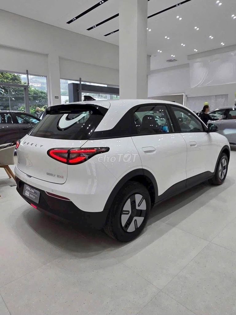 Geely EX2 белый – в наличии с выдачей сразу в Хошимине