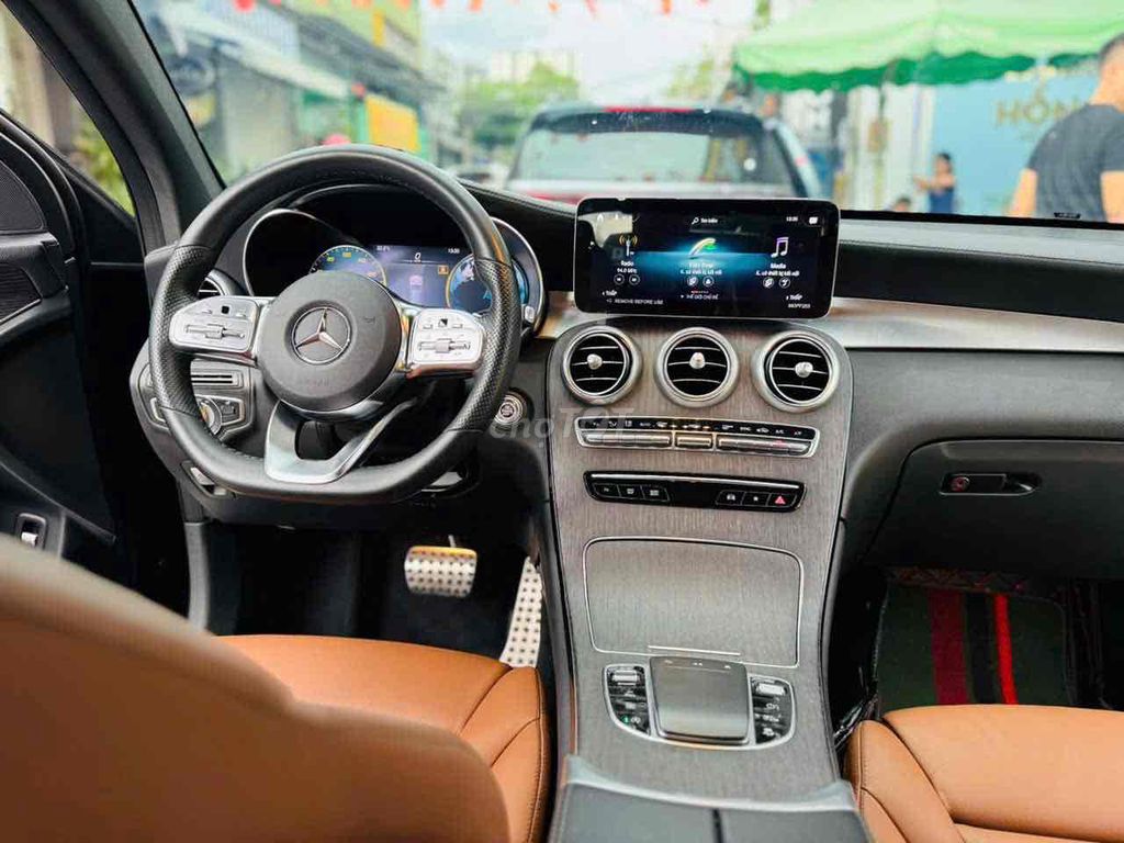 Mercedes Benz GLC 300 4 matic Coupe Model 2023. Mua bán Ô tô tại Quận 8 Tp Hồ Chí Minh được đăng bởi Hồng Phúc hình 6