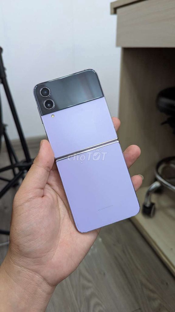 Samsung Zflip 4 128GB Tím 98% thanh lý. Mua bán Điện thoại tại Thành phố Biên Hòa Đồng Nai được đăng bởi Điện Thoại Thanh Lý hình 1