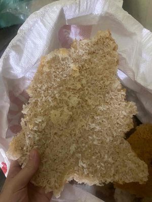 cơm cháy khô. 1kg = 7000 đồng. Mua bán Đồ ăn, thực phẩm và các loại khác tại Quận Cầu Giấy Hà Nội được đăng bởi Khiêm Lê