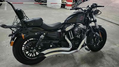 48 Harley 2020 Black vivid