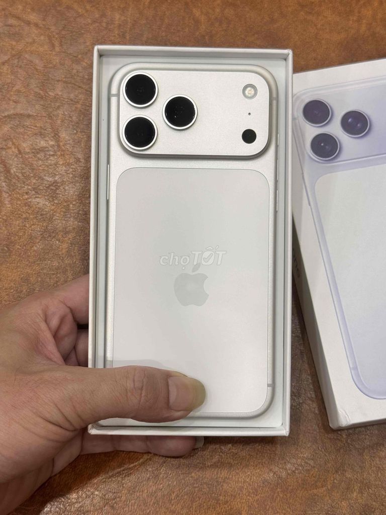 iPhone 17 Pro Max 256GB Trắng Sạc 50 Lần. Mua bán Điện thoại tại Quận Thanh Khê Đà Nẵng được đăng bởi Thắng  hình 1