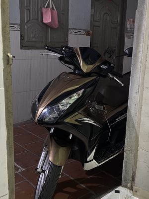 Honda Air Blade màu Nâu vàng