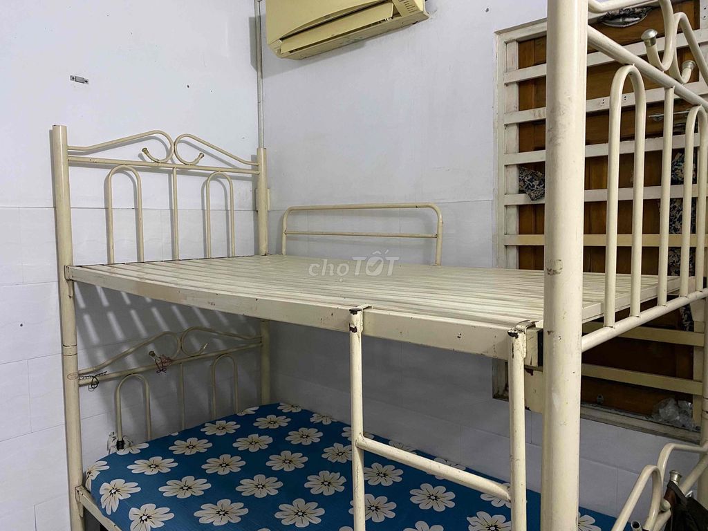 Giường tầng Sắt Kem Tiết kiệm không gian. Mua bán Giường, chăn ga gối nệm tại Quận 12 Tp Hồ Chí Minh được đăng bởi HL hình 1