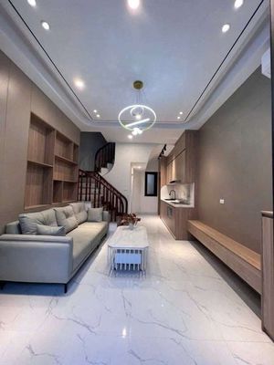 6 TỶ TỔ 8 KIẾN HƯNG
GẦN VĂN QUÁN XA LA
NHÀ ĐẸP CỰC GẦN Ô TÔ