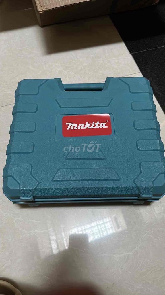Máy chà bóng xe hơi , sử dụng lần còn mới 99%