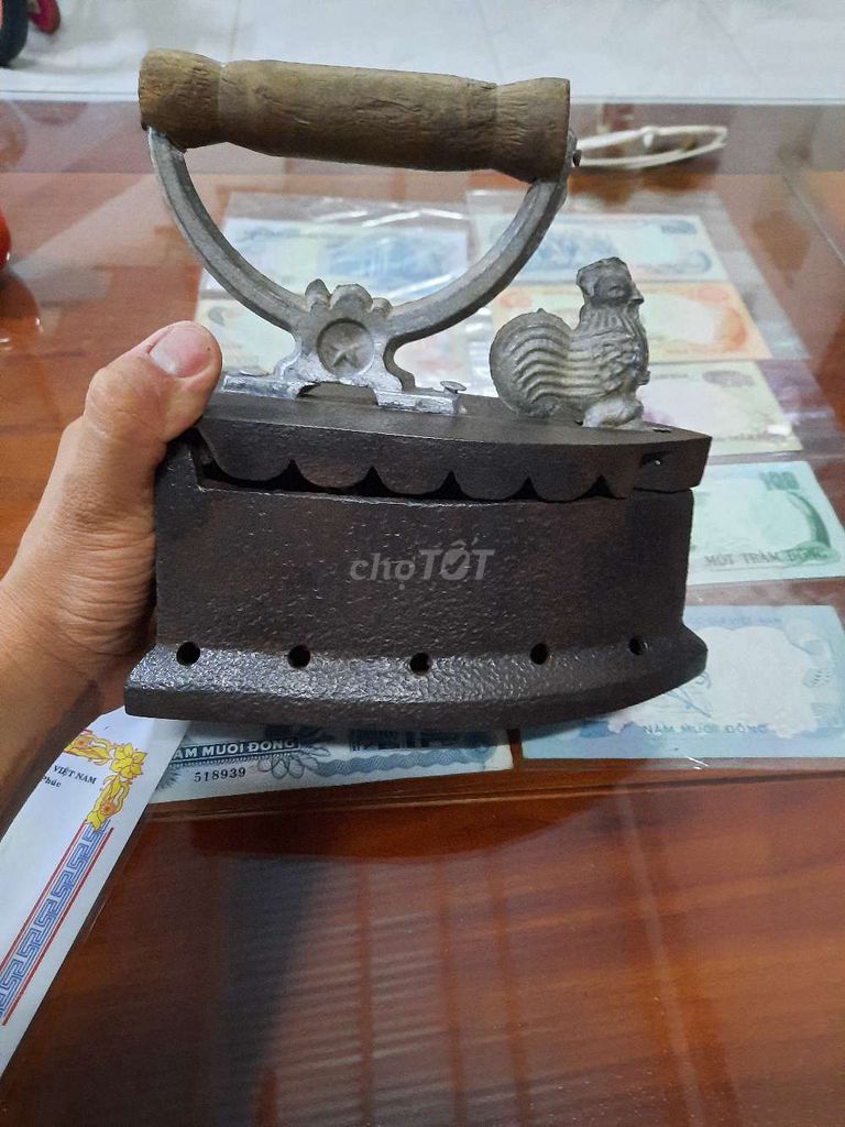 Bàn ủi con gà zin