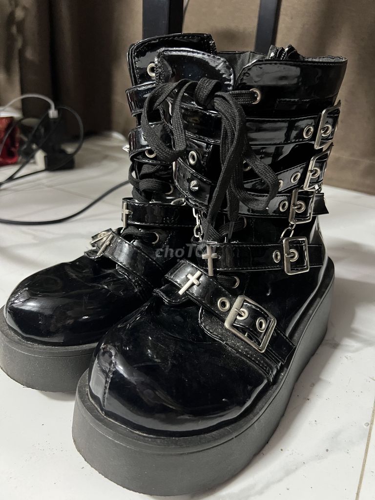 Giày boot Martin Nữ Y2K Đen bóng 38. Mua bán Giày dép tại Quận Tây Hồ Hà Nội được đăng bởi Tâm Tâm hình 1