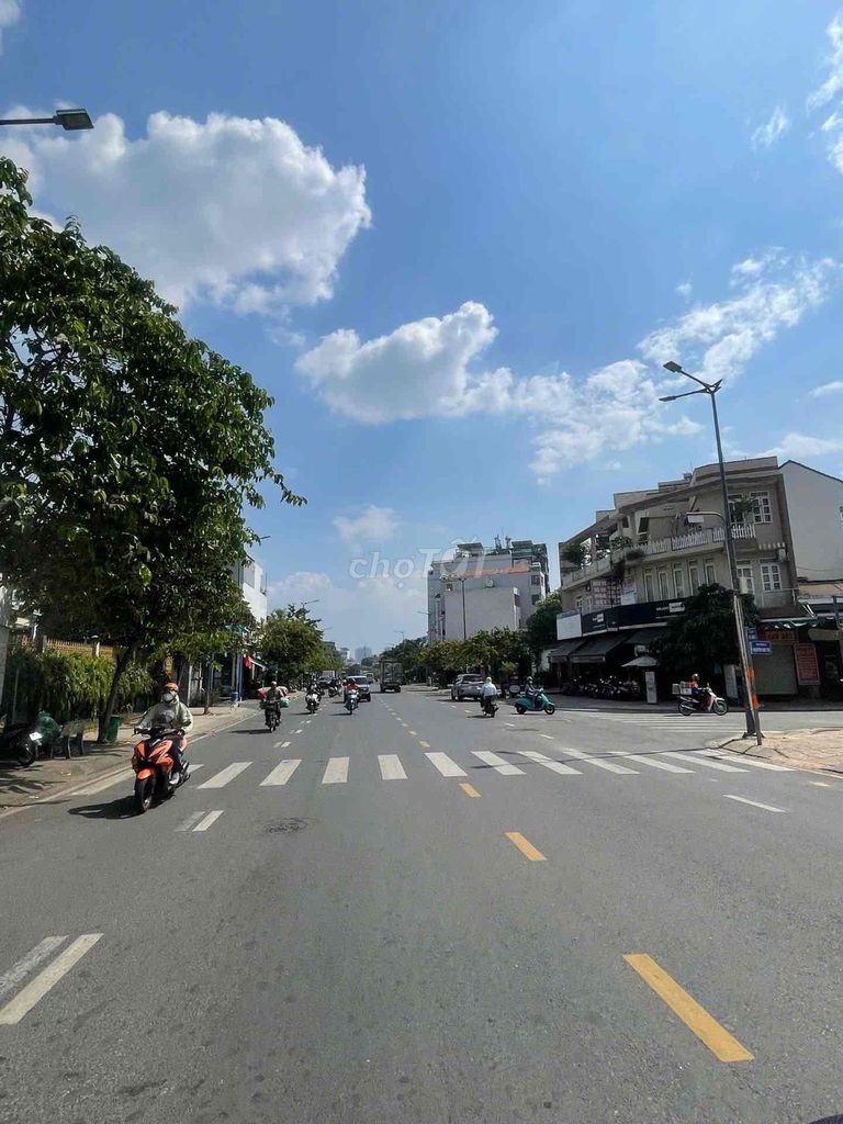 NHÀ HẺM XE HƠI TÔ HIỆU : 4X13.3M Hướng Tây Nam Đc: 50/19a Tô Hiệu