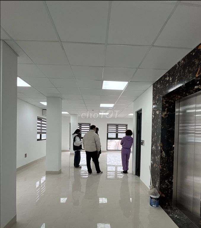 Văn phòng 80 m2 đường Nguyễn Xiển, ngõ rộng ô tô đỗ free