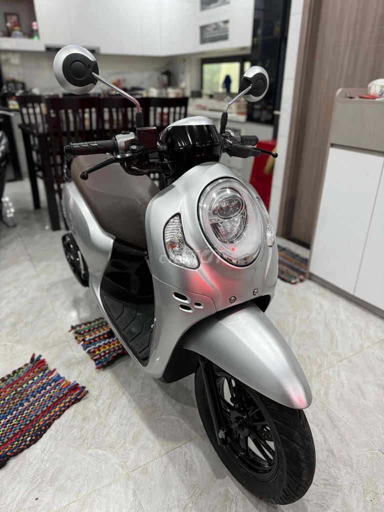 Honda Scoopy 2021 серебристый