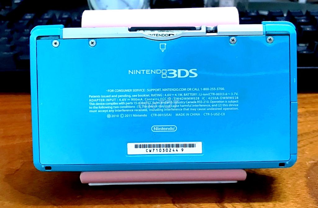 Nitendo 3DS còn rất mới, có kèm thẻ SD 2G