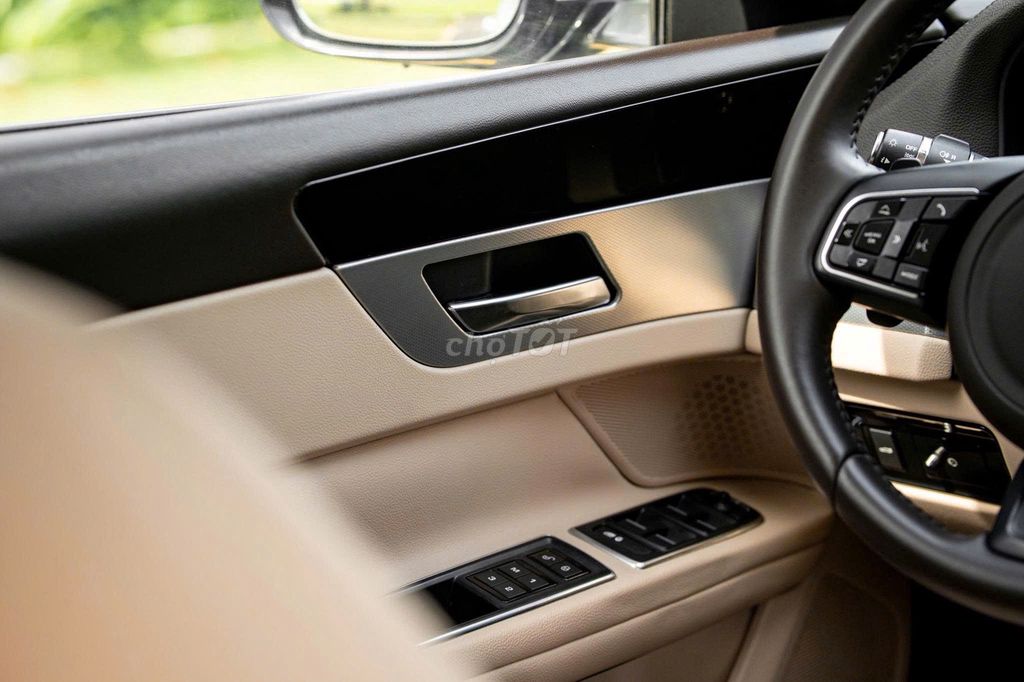 Jaguar XF 2016 PURE Trắng - 1 Chủ Từ Đầu. Mua bán Ô tô tại Quận 7 Tp Hồ Chí Minh được đăng bởi FatCar Auto hình 16