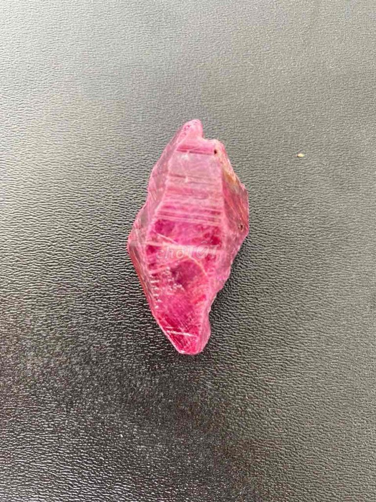 siêu phẩm tinh thể ruby khổng lồ quý hiếm 154ct