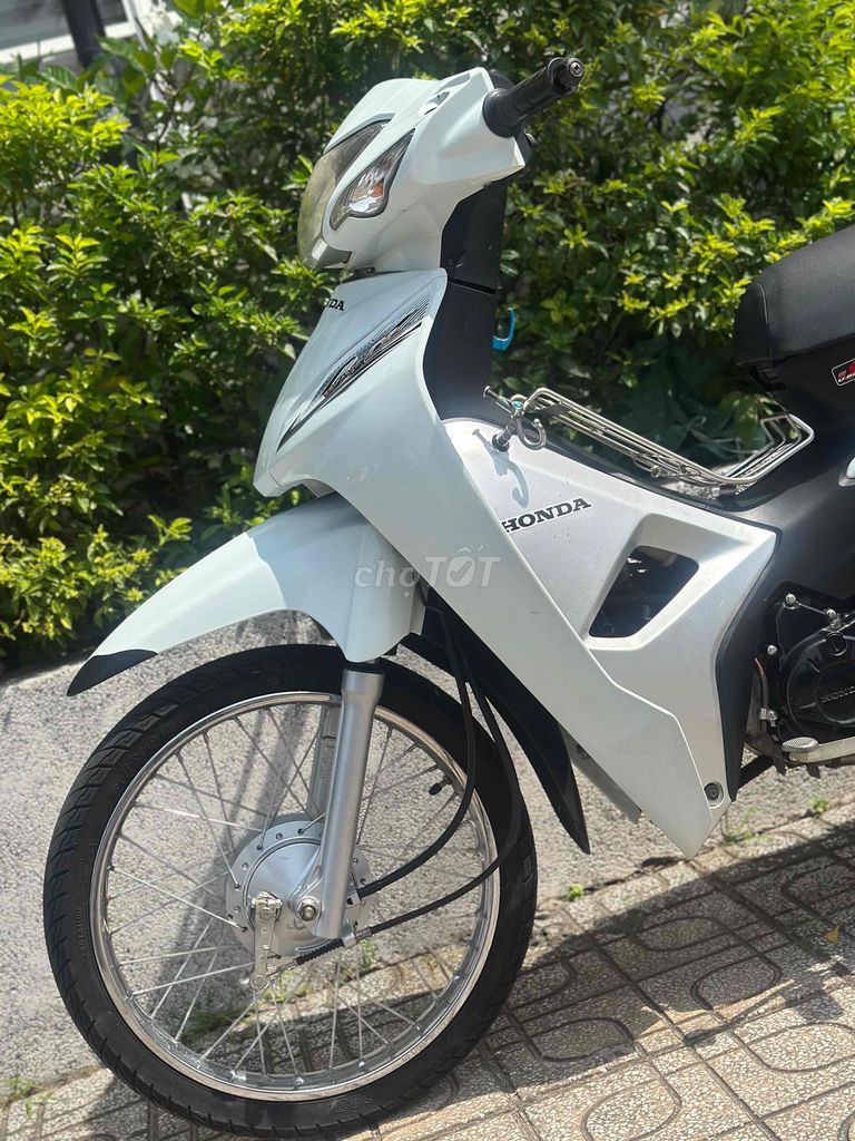 Honda Wave Alpha 2018 Trắng đen bạc zin mới 80% 9c. Mua bán Xe máy tại Thành phố Thủ Đức Tp Hồ Chí Minh được đăng bởi Xe Máy Sơn Thủ Đức hình 5